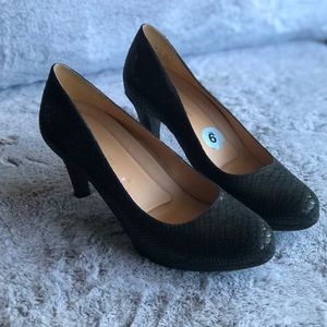 Naturalizer N5 Contour black suede pumps